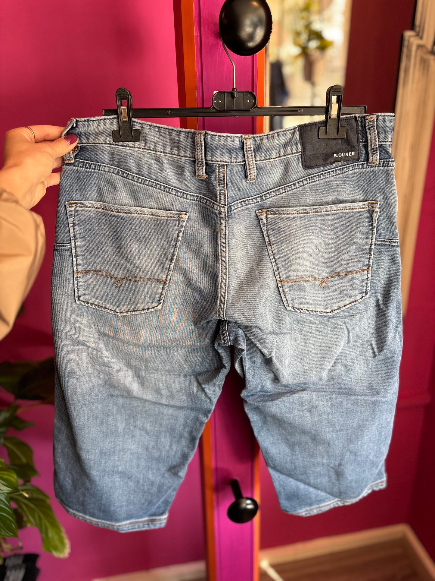 323-28 s.Oliver korte jeans maat 32
