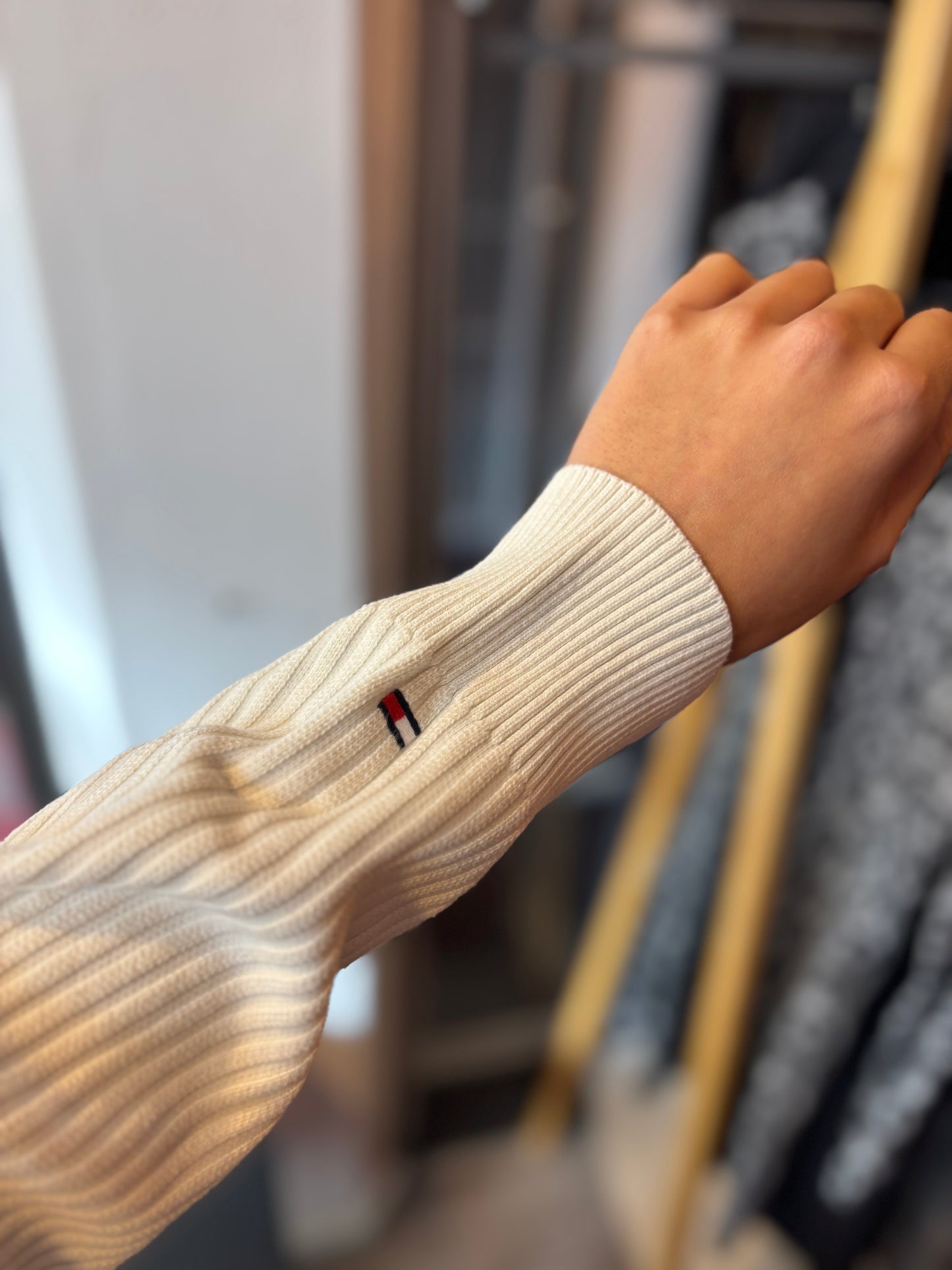 473-2 Tommy Hilfiger trui maat M