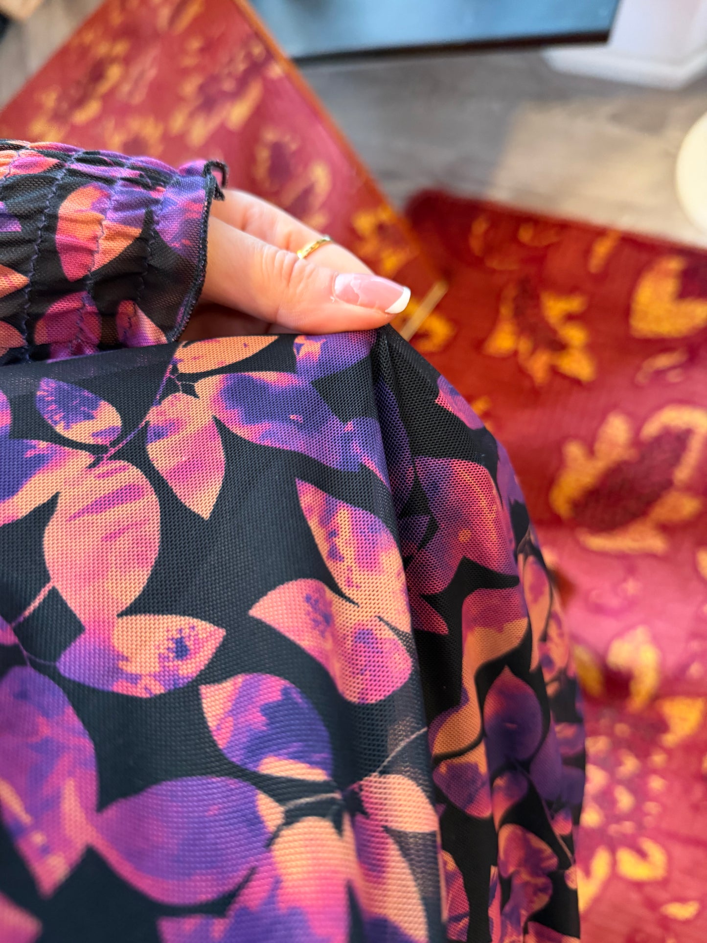 187-24 Flower mesh top maat L