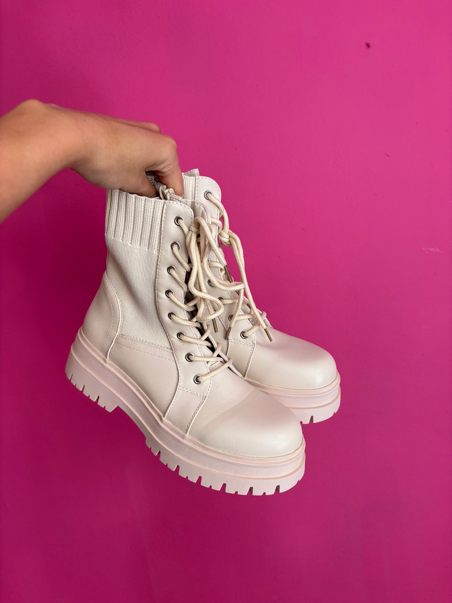 186-136 beige boots size 39