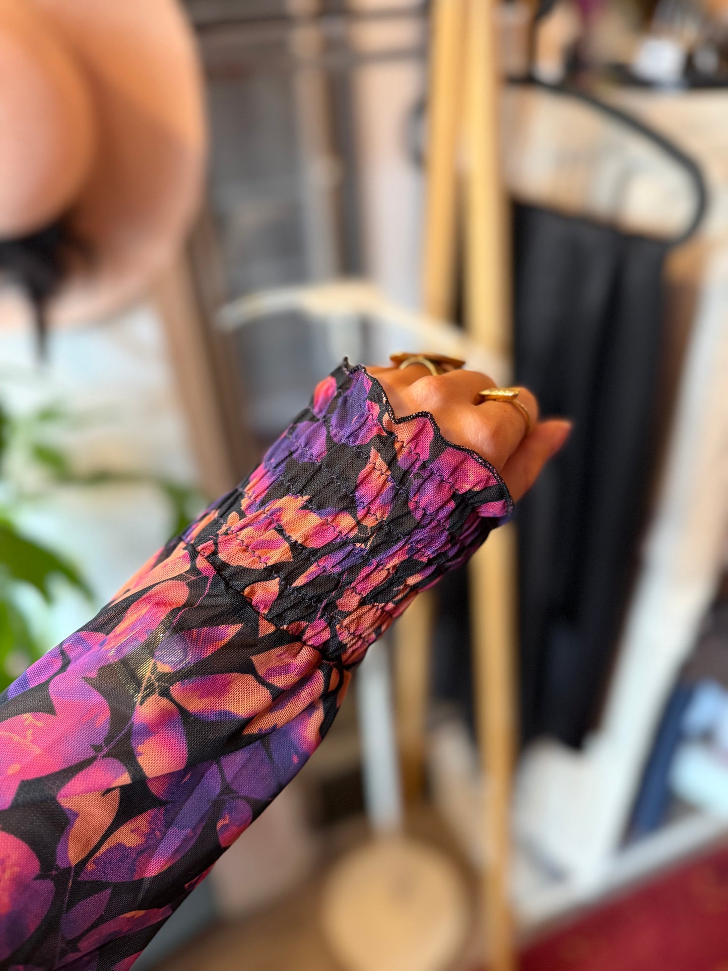 187-24 Flower mesh top maat L