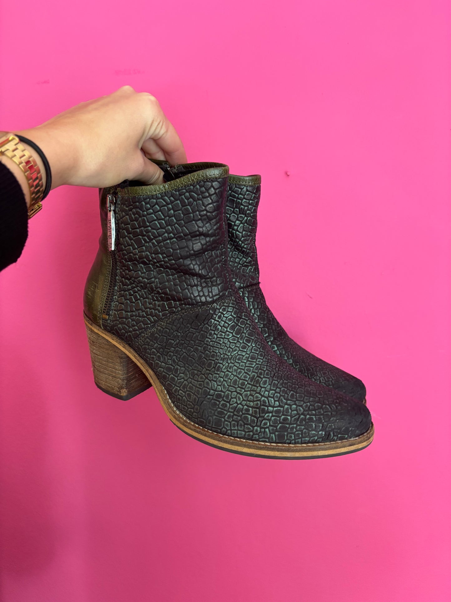 176-138 Red Rag forest maat 40