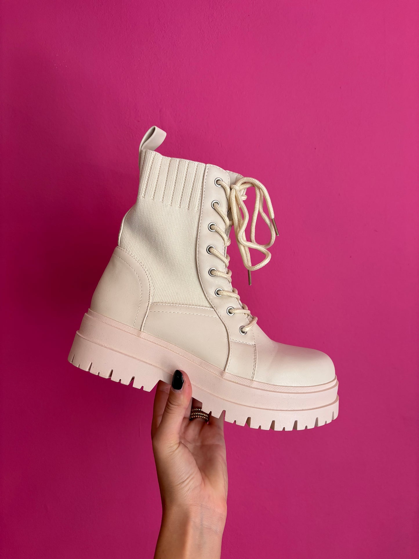 186-136 beige boots size 39