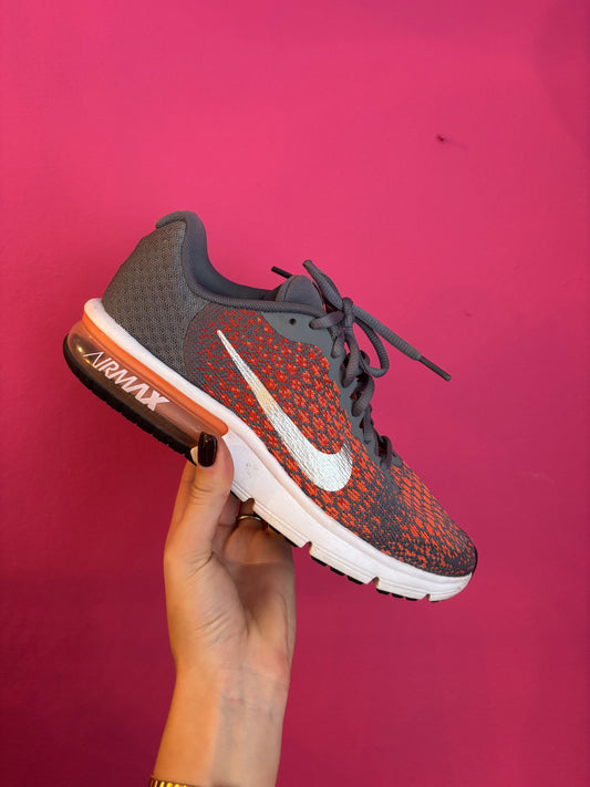 452-91 Nike sportschoenen maat 40