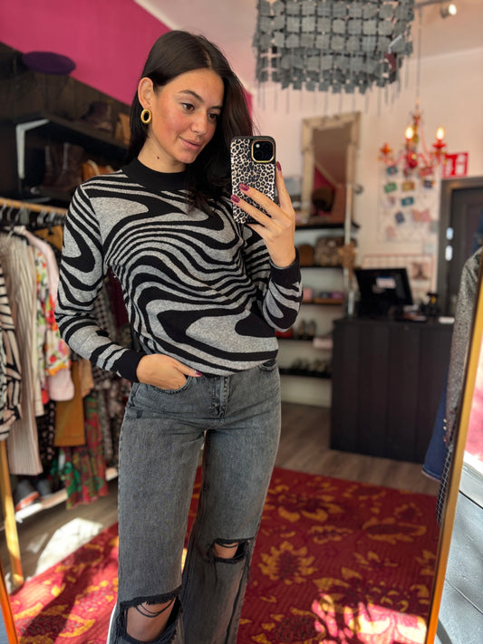 172-16 Object sweater size S