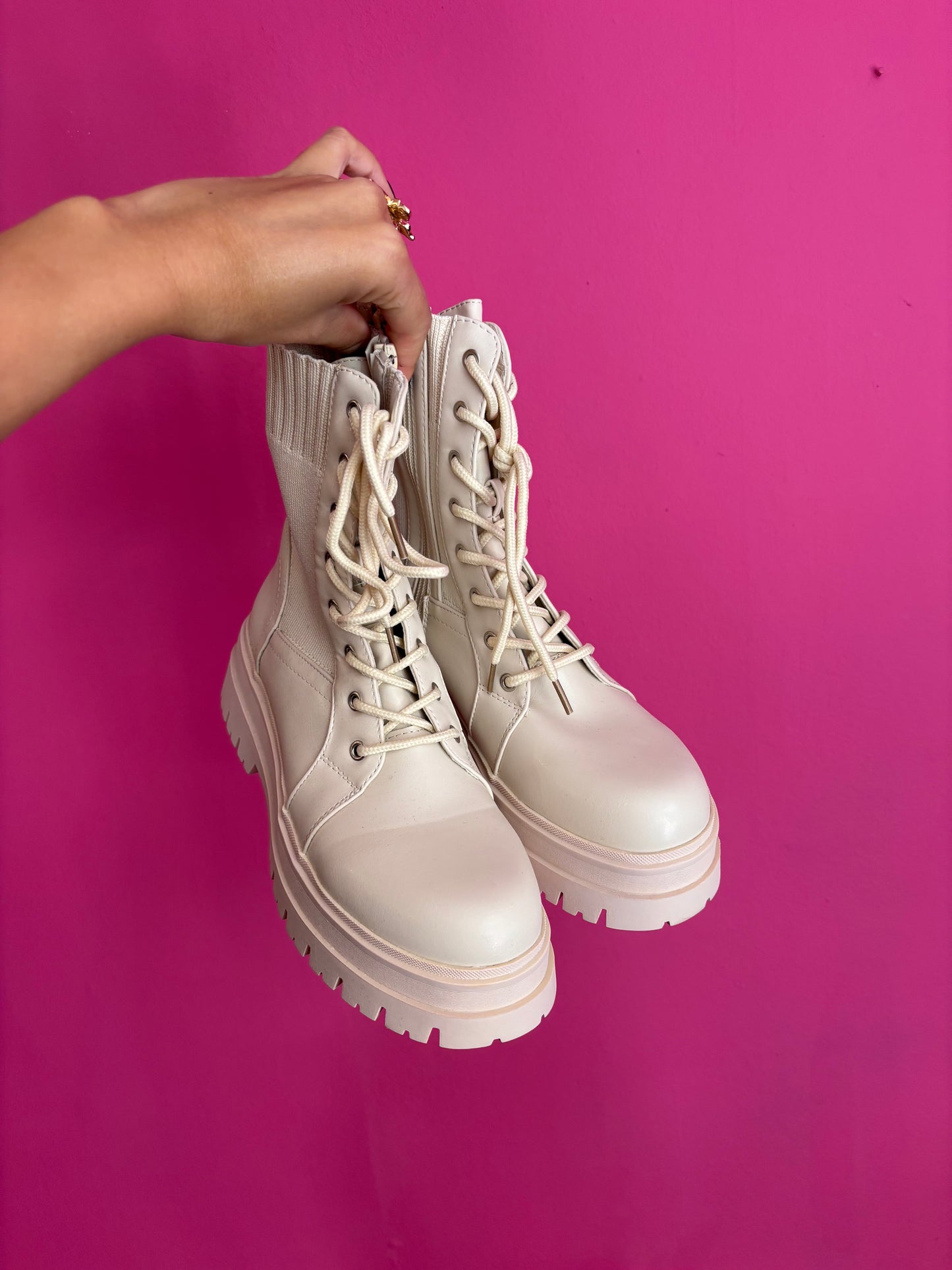 186-136 beige boots size 39