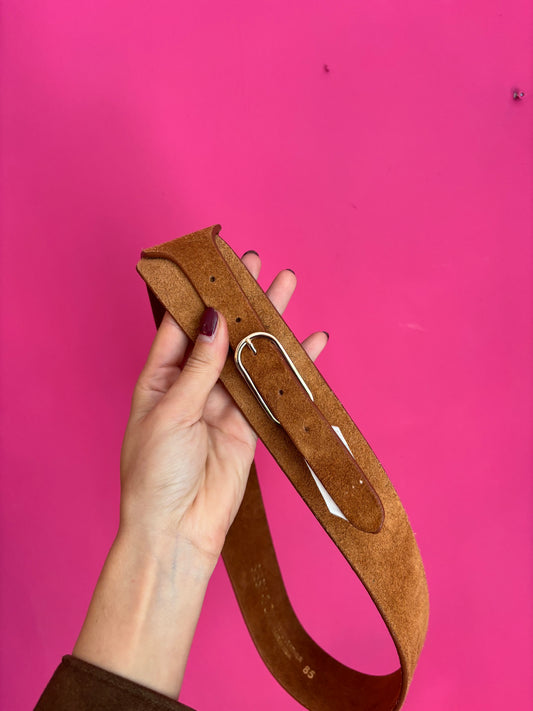 289-17 Sissy bot riem 85