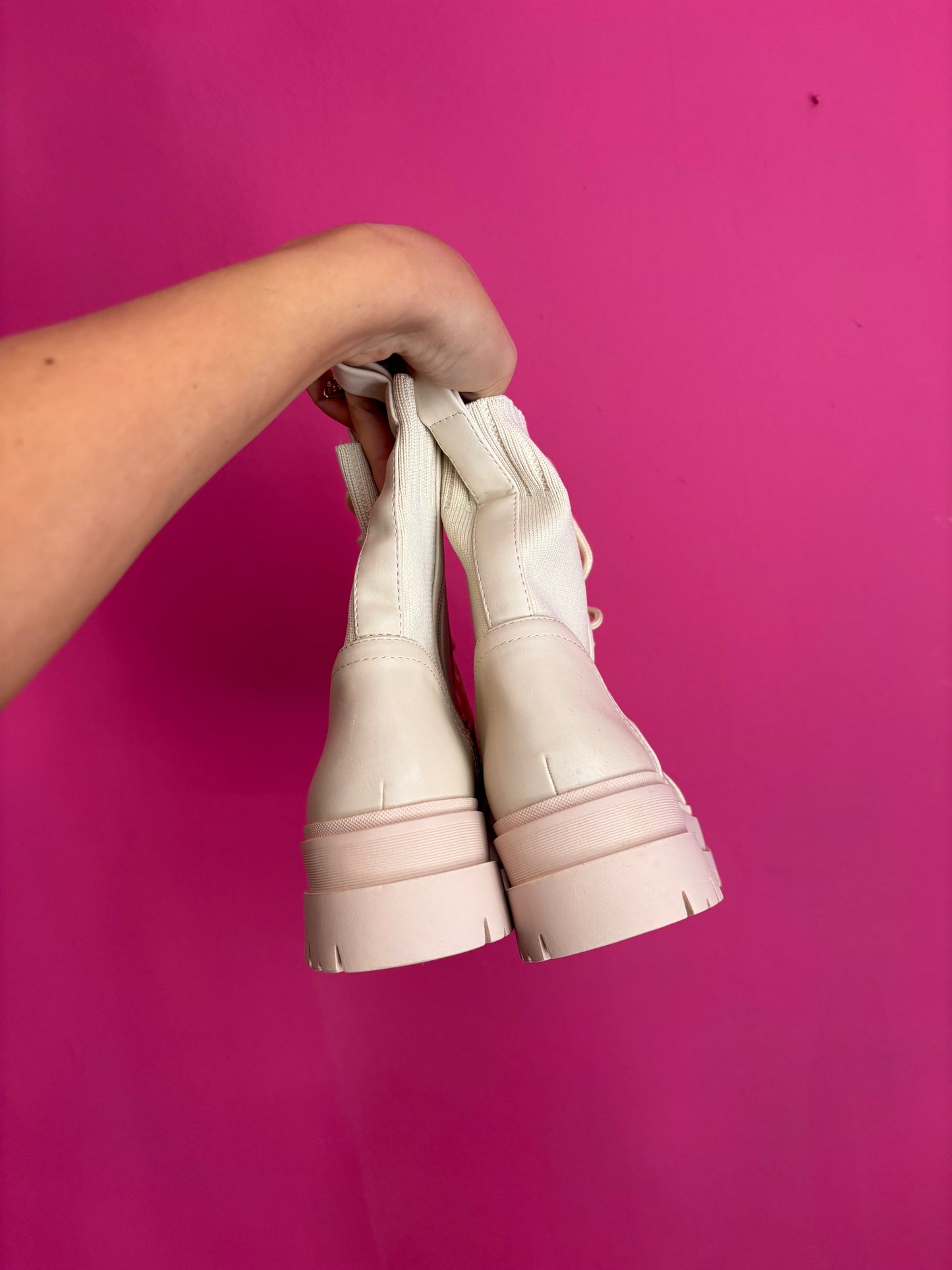 186-136 beige boots size 39